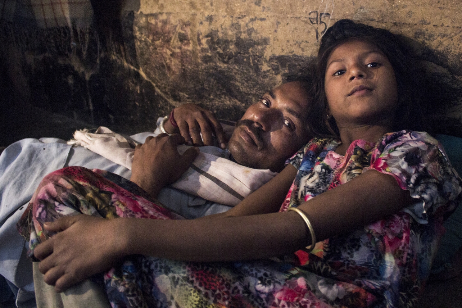  Gagan Singh (33), with his daughter, Medha (12). He returned home after 6 months from Jodhpur. Compelled to leave his traditional occupation of blacksmith due to the financial problems, he is now working there as a contractual labourer.