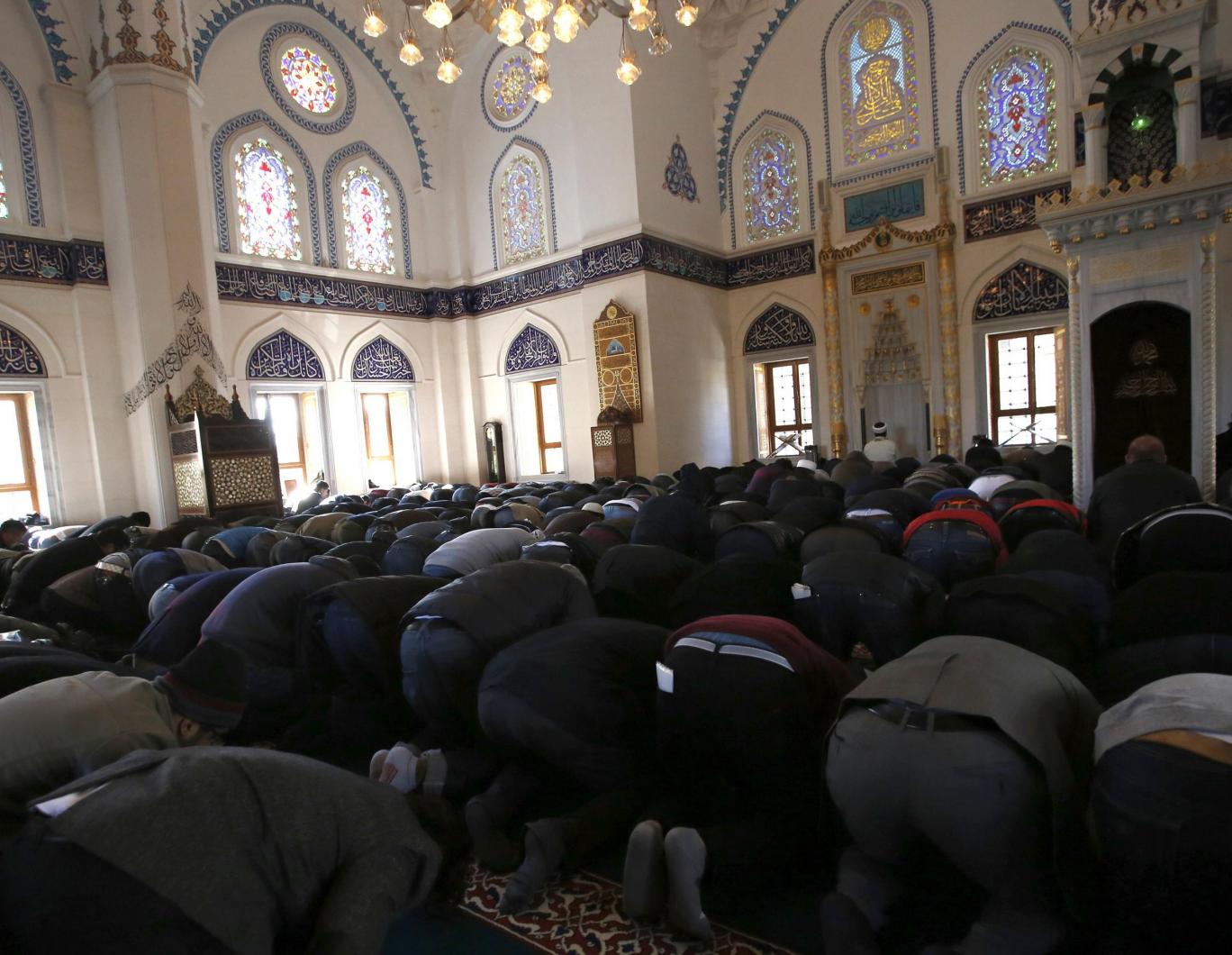 japan-muslims-pray-japanese-