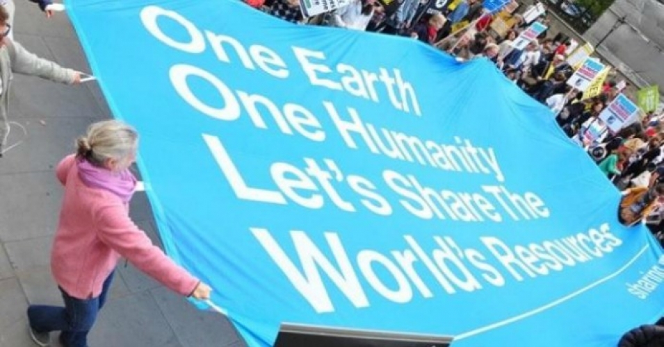 In this era of growing polarisation, fear and prejudice, there are many ordinary citizens who stand in solidarity with refugees as they are forced from their homelands, stepping in with volunteering and rescue efforts where governments have failed. (Photo: streets.life)