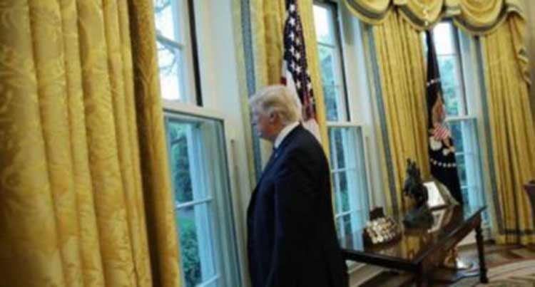 Trump-in-white-house-400x215