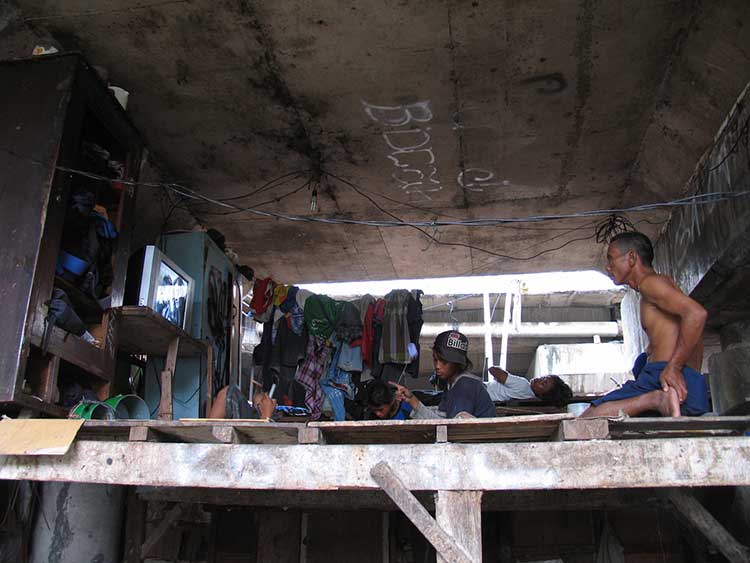 Jakarta-under bridge