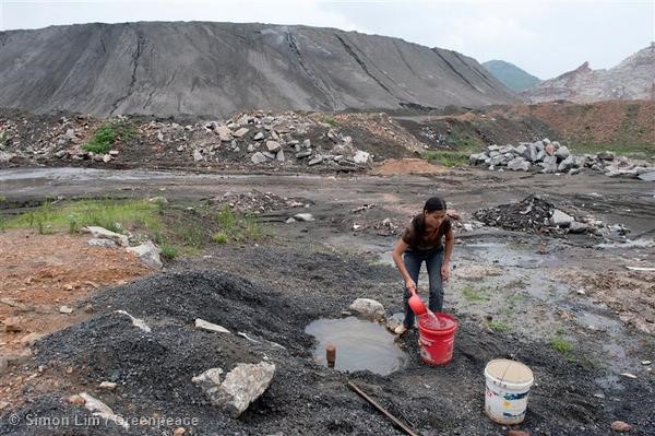 Coal Banner Action Along the Yellow River