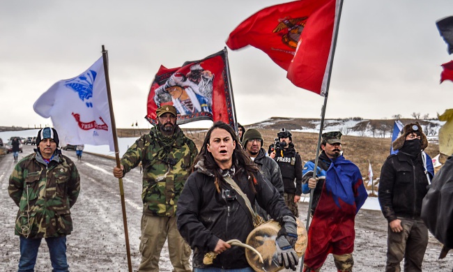 Veterans, water protectors and the independent media facing riot police. Photo by Rob Wilson.