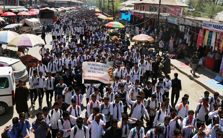 kashmir-student-protest