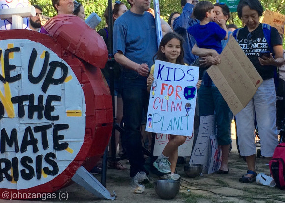 climate-protest-Kids-for-a-Clean-Planet.-June-1-2017-by-John-Zangas-e1496497018862