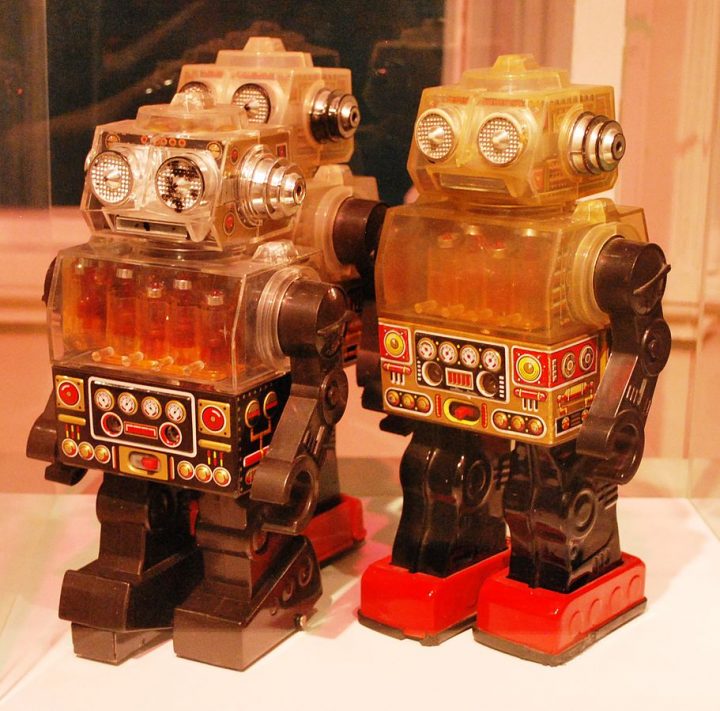 Toy robots on display at the Museo del Objeto del Objeto in Mexico City (Image by AlejandroLinaresGarcia, Wikimedia Commons)