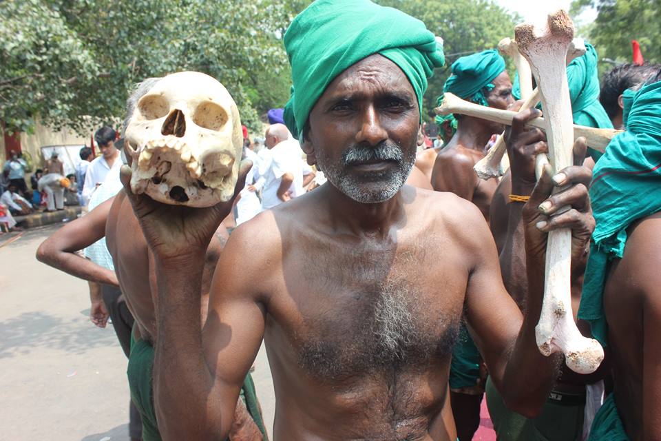 Drought affected farmers of Tamil Nadu protesting with the skulls and bones of fellow farmers who committed suicide