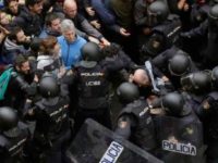 Spain/Catalonia: Savage police violence met with resistance from Catalan people