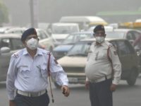 New Delhi: Traffic policemen wear masks to protect themselves from heavy smog and air pollution while manning the traffic, in New Delhi on Wednesday. The smog and air pollution continue to be above the severe levels in Delhi NCR on Tuesday. PTI Photo by Kamal Kishore(PTI11_8_2017_000037B)