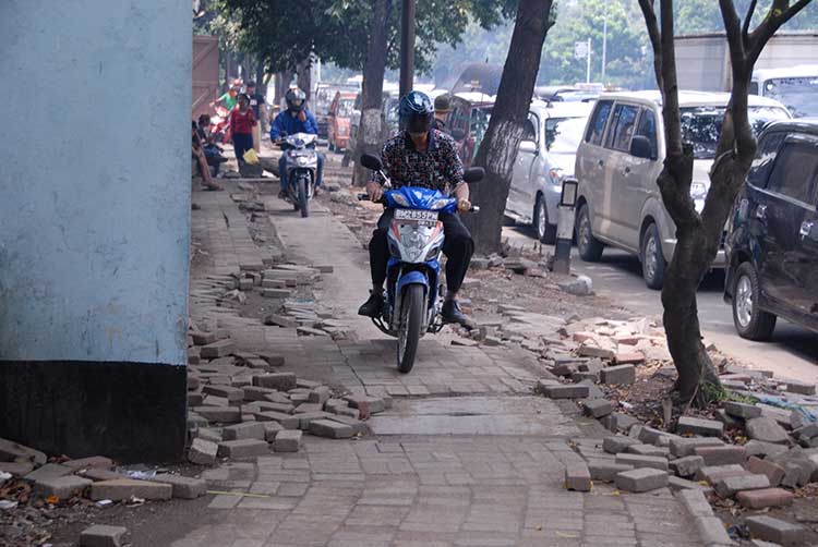 Jakarta - one of better public sidewalk