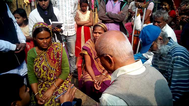 Harsh Mander speaking to families of victims of Chopra Lynching