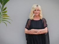 BRISBANE, AUSTRALIA - FEBRUARY 17: (EUROPE AND AUSTRALASIA OUT) American legal clerk and environmental activist, Erin Brockovich poses during a photo shoot at the Stamford Hotel on February 17, 2015 in Brisbane, Australia. (Photo by Jamie Hanson/Newspix/Getty Images)