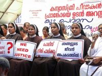 Kochi:  Nuns protest against the delay in action against Roman Catholic Church Bishop alleged accused of sexually exploiting a nun in Kochi, Saturday, Sept 08, 2018. (PTI Photo)(PTI9_8_2018_000180B) *** Local Caption ***