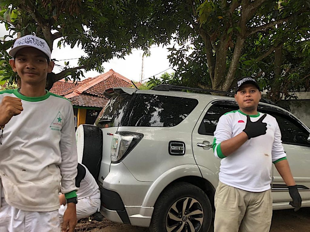 Islamist extremists are promoting their chosen candidate ex general Prabowo