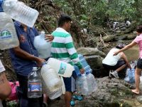 Residents obtain water from a natural source from the hill El Avila after the water supply was suspended in a nationwide blackout on March 10, 2019 in Caracas, Venezuela. More than 70 percent of the country was in darkness amid an ongoing political dispute between President Nicolas Maduro and self-declared interim president Juan Guaido.  (Photo: Edilzon Gamez/Getty Images/TNS)