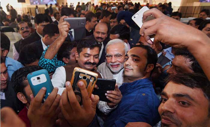 media Modi selfie