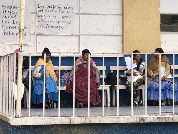 indigenous people waiting for free medical care in La Paz