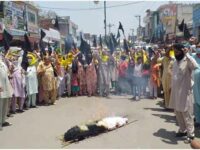 BKU(Ugrhan) burning Modi effigy at Tikri border