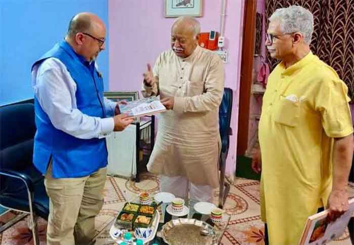 Atul Keshap with RSS chief Mohan Bhagwat