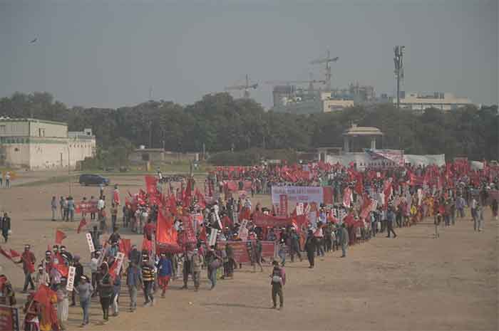 workers march