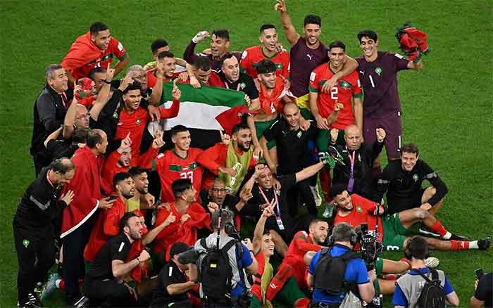 morocco team with palestine flag