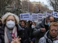 Hundreds Of Thousands March In Madrid And Paris On Healthcare, Working Condition And Pension Reform Issue