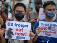 Activists protest against expanded US-Philippine military ties during U.S. Secretary of Defense Lloyd Austin's recent visit to Manila. © Getty Images / Jes Aznar
