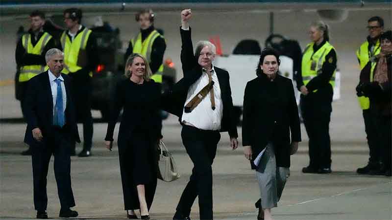Julian Assange Arrives in Australia